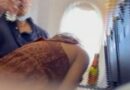 Τον… Απογείωσε κάνοντάς του στοματικό μέσα στο Αεροπλάνο – Βίντεο Ακατάλληλο